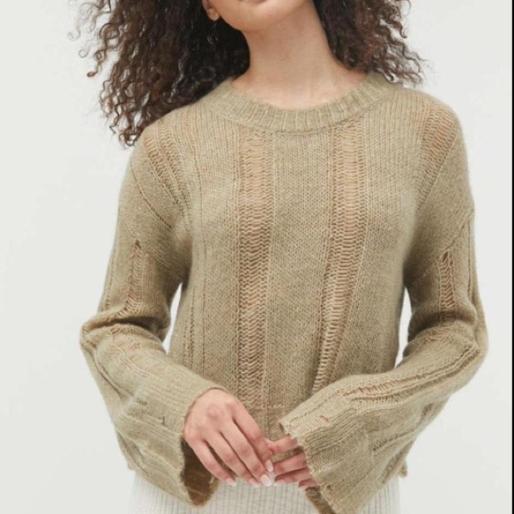 Urban Outfitters light army green distressed Lightweight sweater | XS